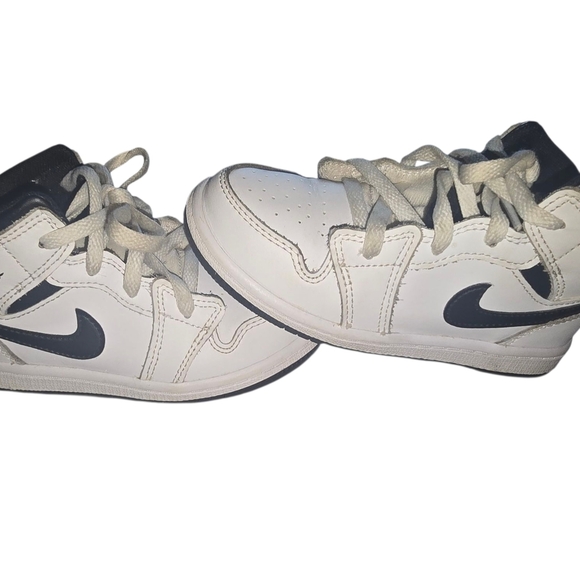 Nike Other - Nike Kids White and Navy Sneakers